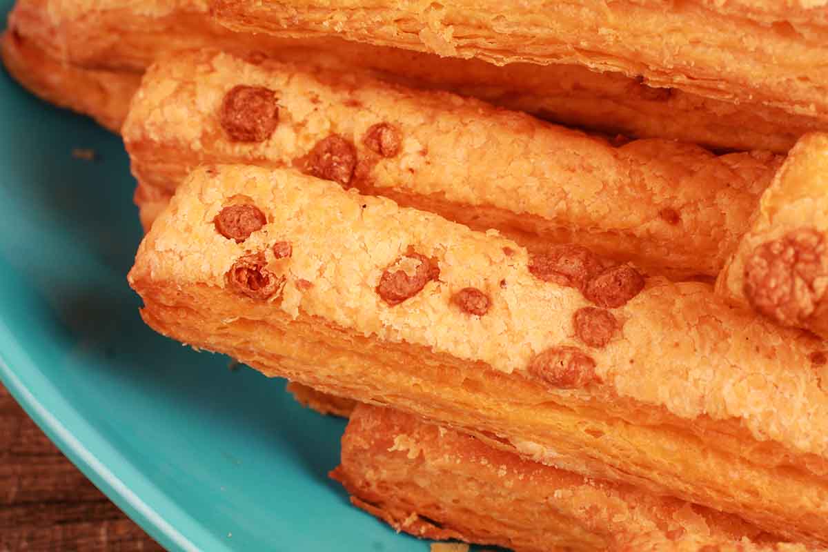 Garlic Butter Cheese Khari Stick 180 Gm