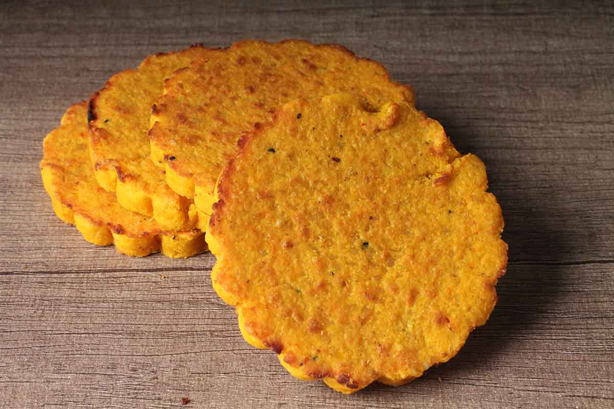 Badam Puri 4 Pcs